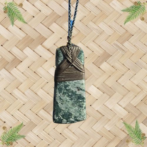 NZ Greenstone Toki Pendant with Green Lashing - 72mm