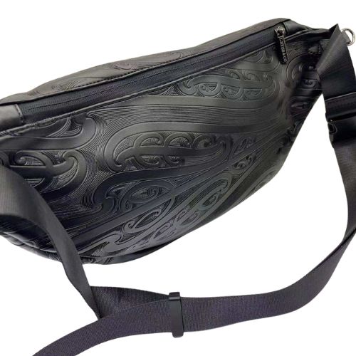 Māori Design Belt Bag - Black - Large