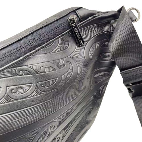 Māori Design Belt Bag - Black - Large