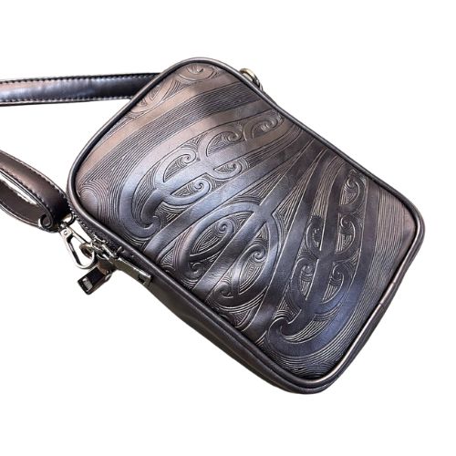 Māori Design Shoulder Bag - Black