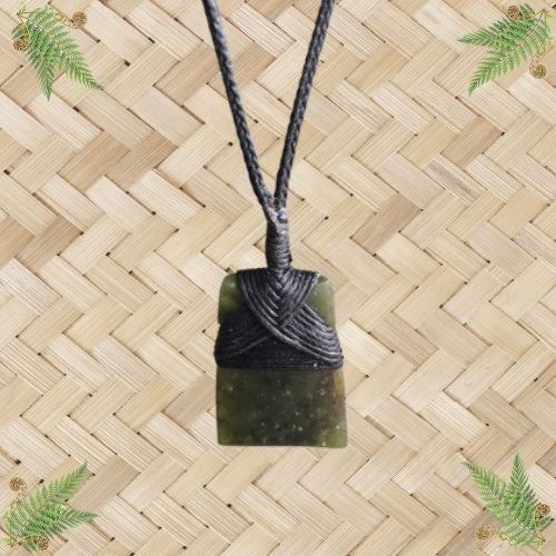 NZ Greenstone Toki Pendant - 26mm