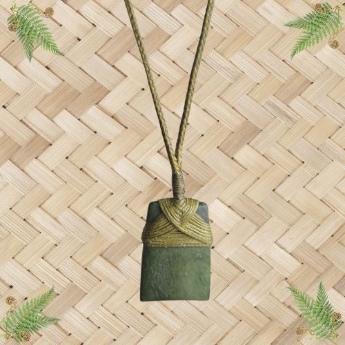 NZ Greenstone Toki Pendant with Green Lashing - 35mm