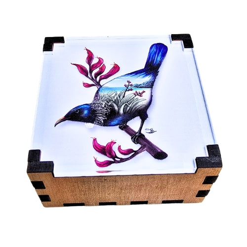 Sophie Blokker Rimu Veneer Giftbox with Acrylic Lid - Tui 2